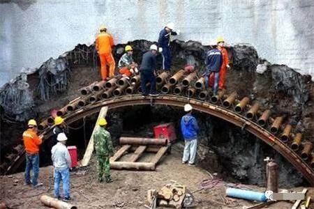 六合隧道钢花管支护案例